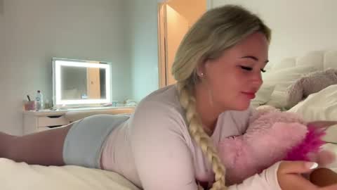 ur gf online show from 8, 4, 2026