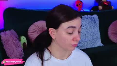 AveryWillow online show from 6, 4, 2026