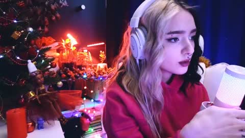 Snapshot of avi_nile chatting on 24, 12, 2024 Avriel online show from 24, 12, 2024