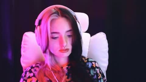 Snapshot of avi_nile chatting on 6, 2, 2025 Avriel online show from 6, 2, 2025