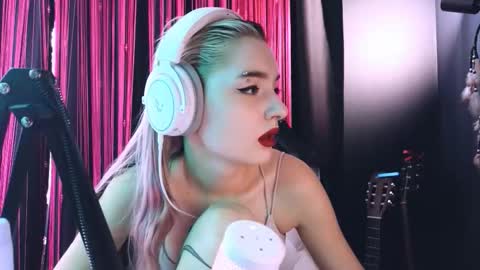 Snapshot of avi_nile chatting on 22, 9, 2025 Avriel online show from 22, 9, 2025