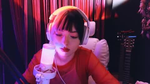 Snapshot of avi_nile chatting on 16, 12, 2025 Avriel online show from 16, 12, 2025