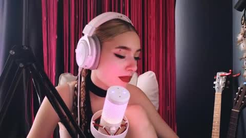 Snapshot of avi_nile chatting on 31, 5, 2026 Avriel online show from 31, 5, 2026