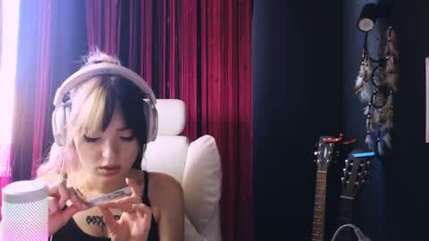 Snapshot of avi_nile chatting on 4, 6, 2026 Avriel online show from 4, 6, 2026