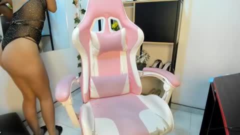 Snapshot of avi_thomsonn chatting on 14, 2, 2026 avi_thomsonn online show from 14, 2, 2026