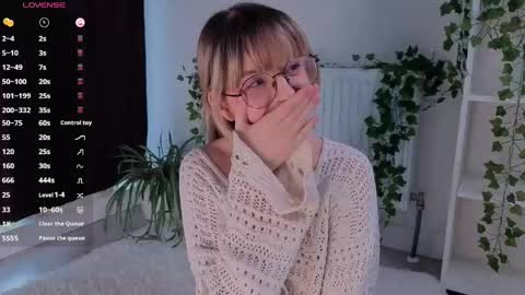 Snapshot of aviaveavi chatting on 23, 3, 2026 aviaveavi online show from 23, 3, 2026