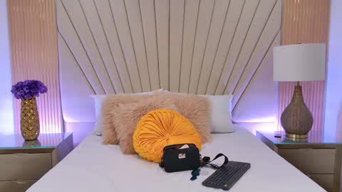 Snapshot of avril_evansgb chatting on 30, 10, 2025 Javier y Lorena online show from 30, 10, 2025