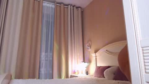 Avrora Inst online show from 13, 10, 2025