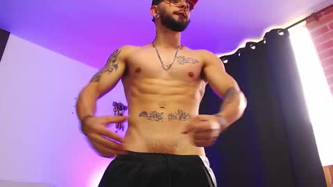 Independiente Model online show from 23, 11, 2025