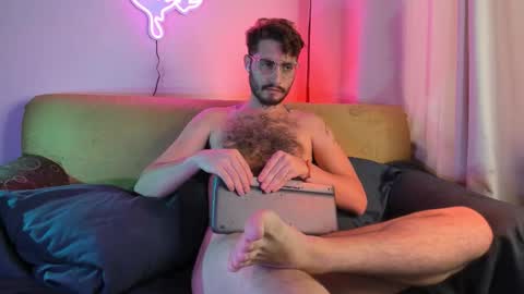 Snapshot of axel_giracr chatting on 24, 11, 2025 Sebstian online show from 24, 11, 2025