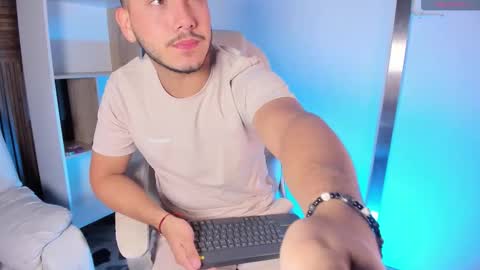 axel_grey_ online show from 26, 9, 2025