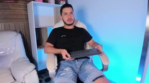 axel_grey_ online show from 8, 10, 2025
