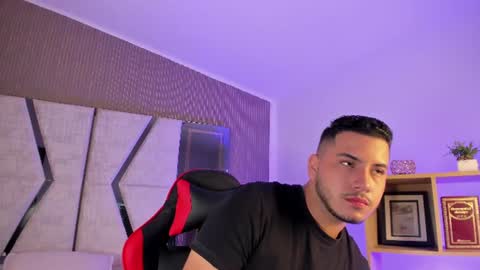 axel_grey_ online show from 8, 7, 2026