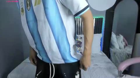 Snapshot of axel_mendoza_ chatting on 10, 7, 2026 A X E L online show from 10, 7, 2026