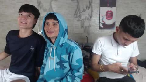 axel_milo_and_kairo online show from 3, 12, 2025