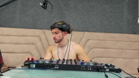 Axel  online show from 25, 4, 2026