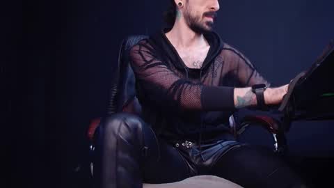 Snapshot of axelcolton chatting on 27, 10, 2025 AxelColton online show from 27, 10, 2025