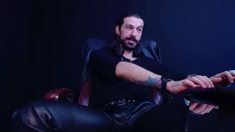 Snapshot of axelcolton chatting on 31, 10, 2025 AxelColton online show from 31, 10, 2025