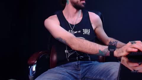 Snapshot of axelcolton chatting on 1, 11, 2025 AxelColton online show from 1, 11, 2025