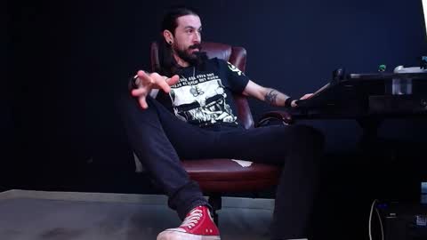 Snapshot of axelcolton chatting on 12, 11, 2025 AxelColton online show from 12, 11, 2025