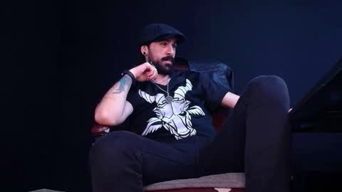 Snapshot of axelcolton chatting on 13, 11, 2025 AxelColton online show from 13, 11, 2025