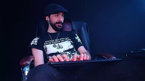 Snapshot of axelcolton chatting on 27, 11, 2025 AxelColton online show from 27, 11, 2025