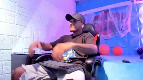 Snapshot of axell_cross2 chatting on 28, 10, 2025 Axell Cross2 online show from 28, 10, 2025