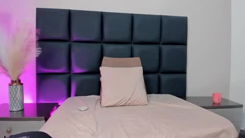 AylaStonne online show from 6, 2, 2026