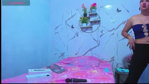 Snapshot of aymy2025 chatting on 13, 12, 2025 Aymy online show from 13, 12, 2025