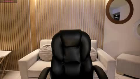 Snapshot of ayshelbrown chatting on 25, 10, 2025 Ayshel online show from 25, 10, 2025