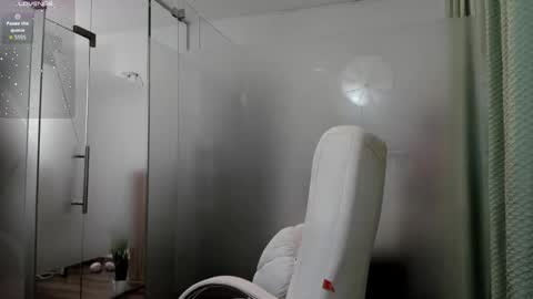 Ayumi online show from 12, 11, 2025