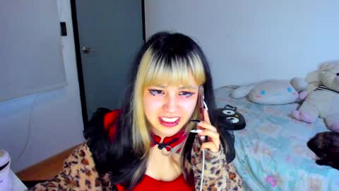 Snapshot of azu_moure chatting on 29, 12, 2024 Azu Moure online show from 29, 12, 2024
