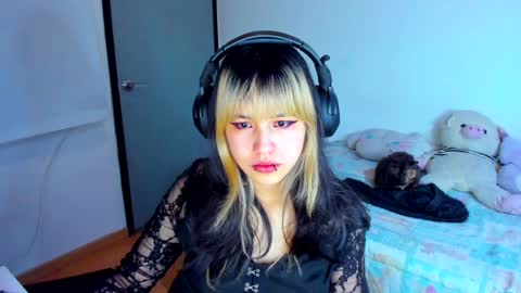 Snapshot of azu_moure chatting on 14, 1, 2025 Azu Moure online show from 14, 1, 2025