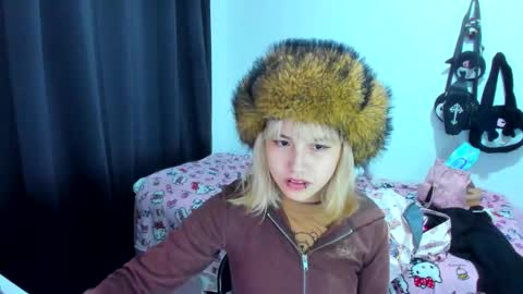 Azu Moure online show from 25, 11, 2025