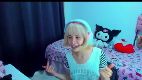 Azu Moure online show from 13, 2, 2026