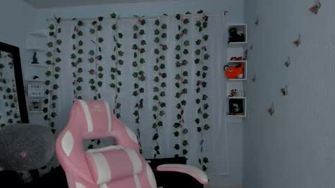 Snapshot of azumi_saan chatting on 11, 9, 2025 azumi saan online show from 11, 9, 2025