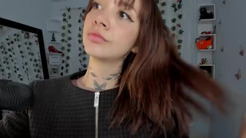 Snapshot of azumi_saan chatting on 2, 12, 2025 azumi saan online show from 2, 12, 2025