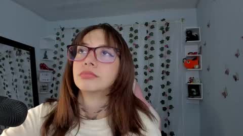 Snapshot of azumi_saan chatting on 4, 12, 2025 azumi saan online show from 4, 12, 2025