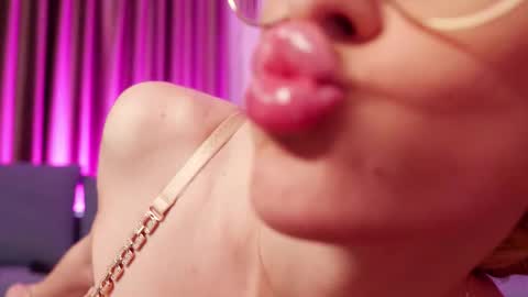 Alessia online show from 26, 11, 2025