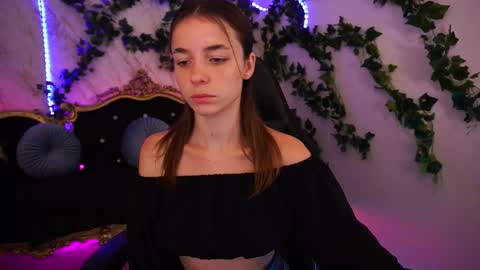 Snapshot of babe_dollie chatting on 12, 9, 2025 Babe online show from 12, 9, 2025