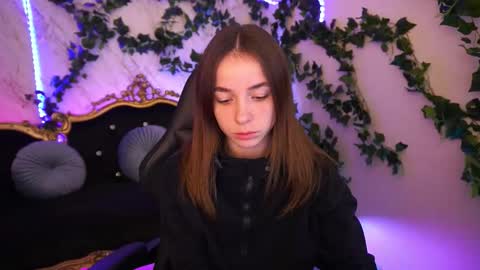 Snapshot of babe_dollie chatting on 19, 9, 2025 Babe online show from 19, 9, 2025