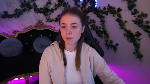 Snapshot of babe_dollie chatting on 8, 10, 2025 Babe online show from 8, 10, 2025