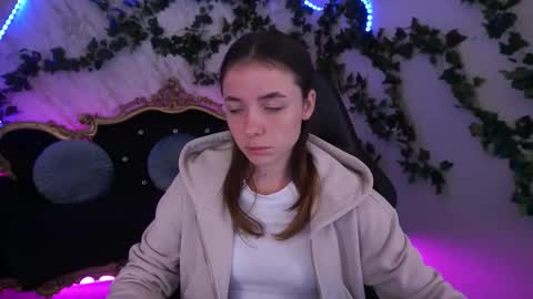 Snapshot of babe_dollie chatting on 10, 10, 2025 Babe online show from 10, 10, 2025