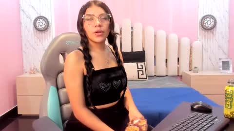 Snapshot of babe_vennus chatting on 6, 5, 2026 Venus online show from 6, 5, 2026