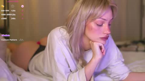 Snapshot of babeholly chatting on 26, 10, 2025 Hey Im your angel Holly online show from 26, 10, 2025