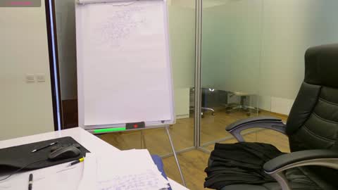 Olivia and Lexi online show from 4, 3, 2025