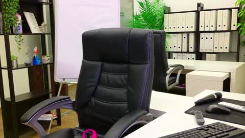 Olivia and Lexi online show from 16, 10, 2025