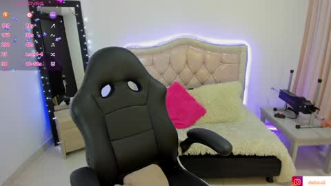 Snapshot of baby_love03 chatting on 1, 1, 2025 Dulce Stefa online show from 1, 1, 2025