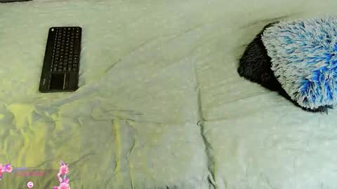 Snapshot of baby_rouss chatting on 7, 11, 2025 Baby-Rouss online show from 7, 11, 2025