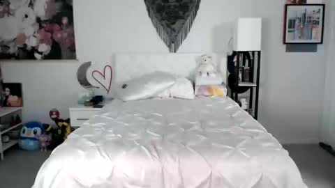 Snapshot of babyempathy chatting on 15, 10, 2025 akira online show from 15, 10, 2025